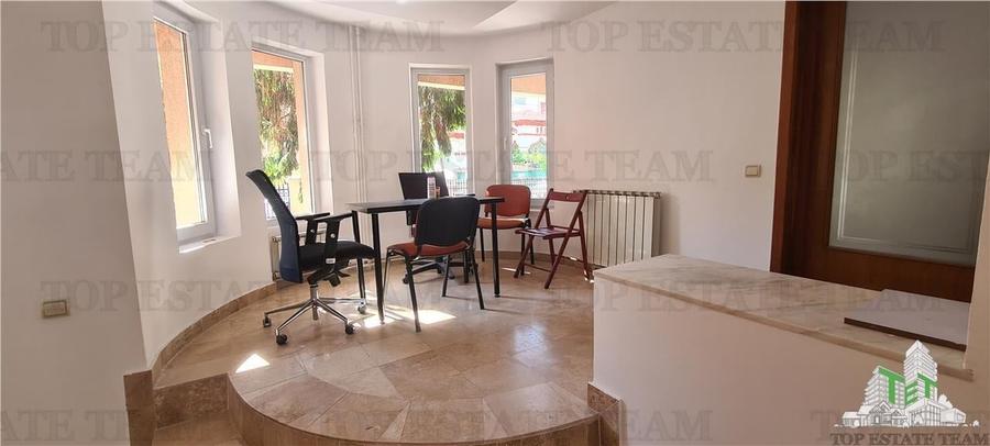 Casă individuală cu 9 camere cu Teren 358 Mp în Domenii
