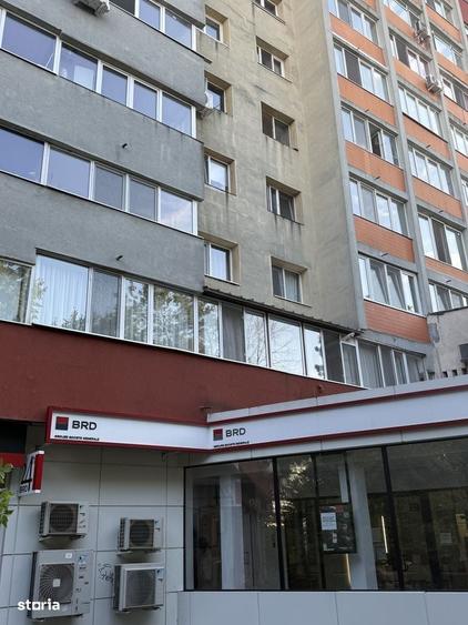 Apartament cu 3 camere decomandat în Lacul Tei