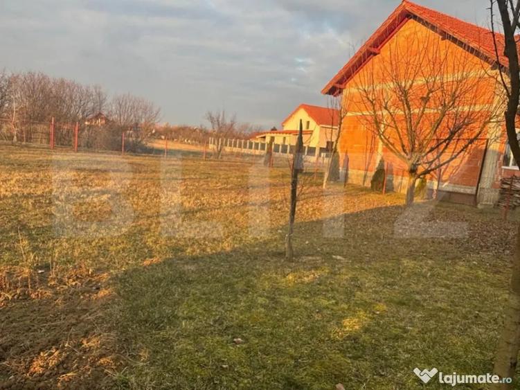 Teren intravilan 6,52 ari cu cabana zona Paule?ti - 1