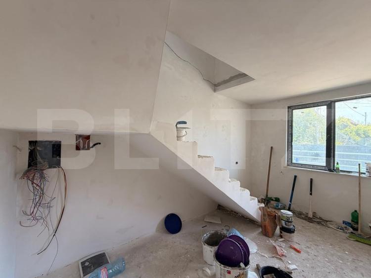 Triplex nou, 107.40 mp, teren 306 mp, zona Calea Severinului - Ambasador - 14