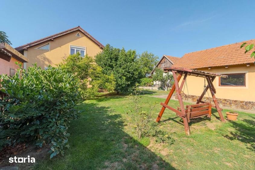Casă cu 7 camere cu Teren 1230 Mp în Borș