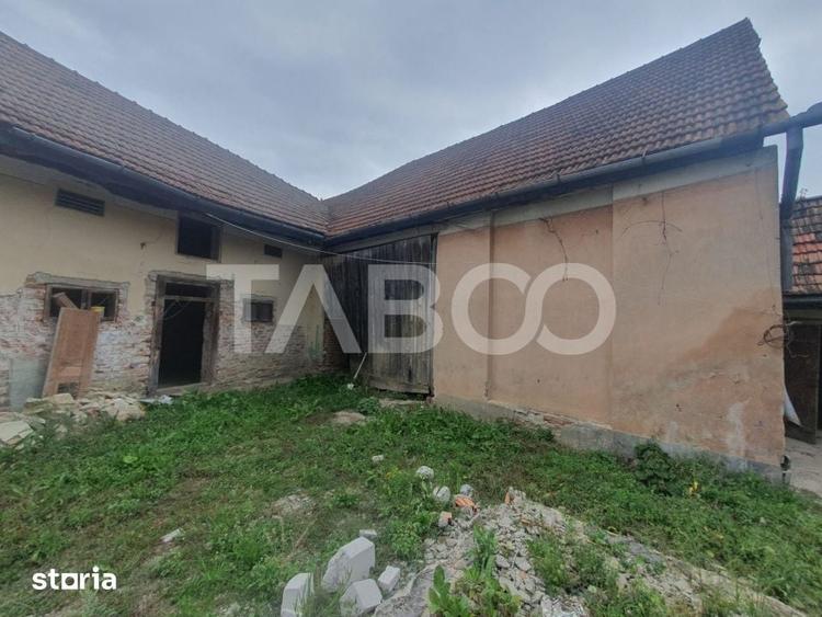Casă cu 2 camere cu Teren 1000 Mp în Părău