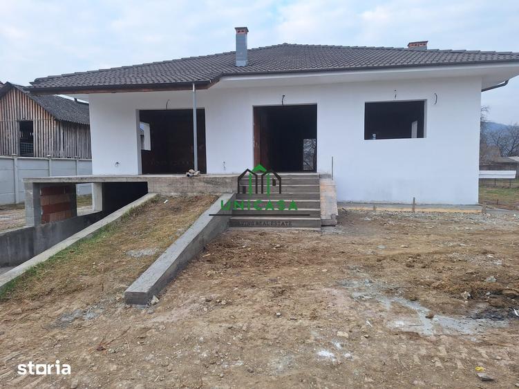 Casă cu 5 camere cu Teren 1000 Mp în Central