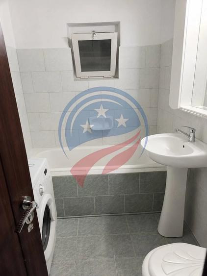 Apartament cu 3 camere decomandat în Rovine