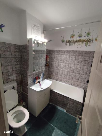 Apartament cu 3 camere decomandat în Valea Aurie