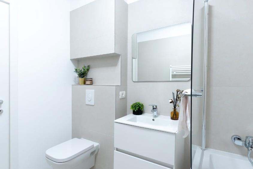 Apartament cu 3 camere decomandat în Tunari