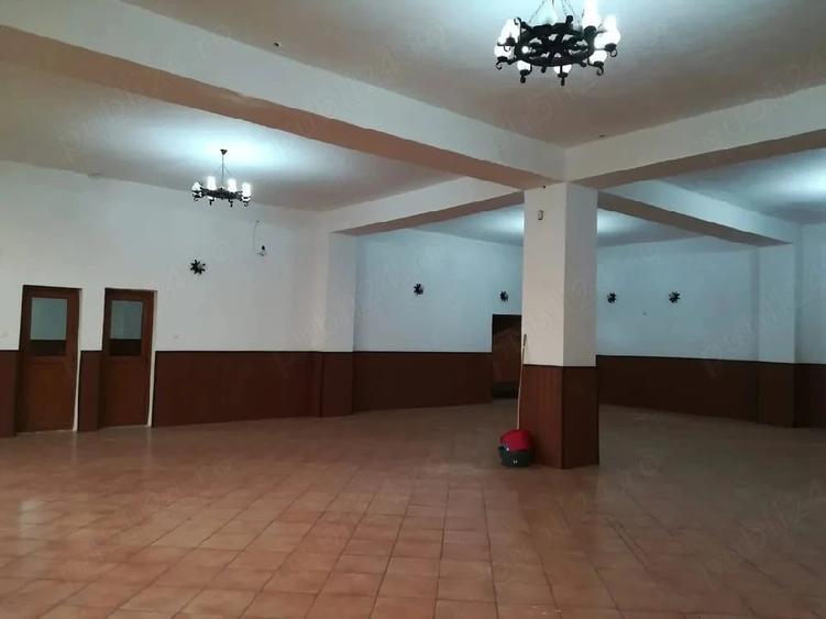 Spațiu comercial, de 1,500 mp, în Titan