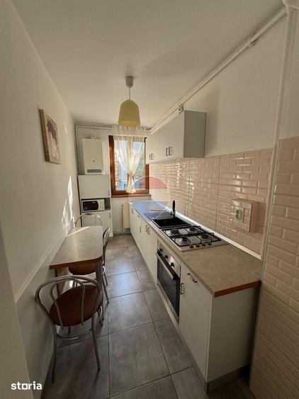 Apartament cu 3 camere decomandat în Gruia