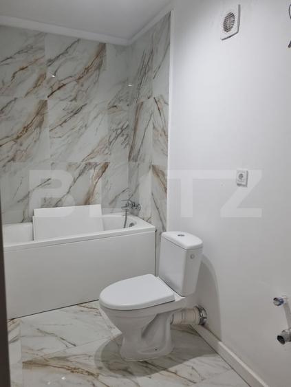 Apartament cu 3 camere semidecomandat în Dâmbul Rotund