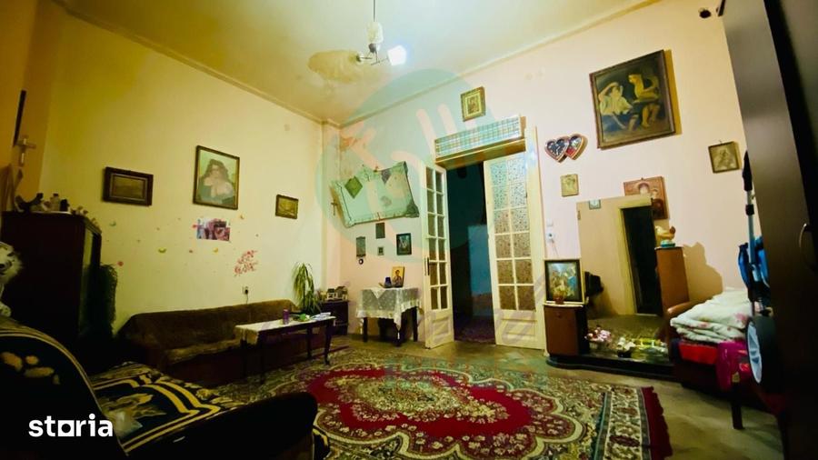 Casă cu 10 camere cu Teren 250 Mp în Timpuri Noi