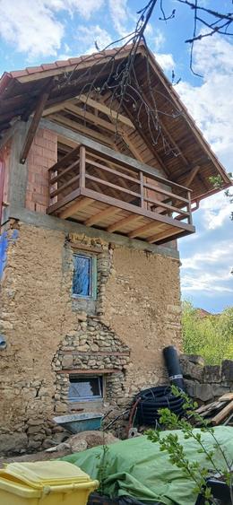 Casă cu 4 camere cu Teren 1077 Mp în Podeni
