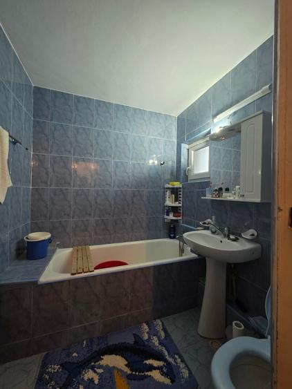 Apartament cu 3 camere decomandat în Titan