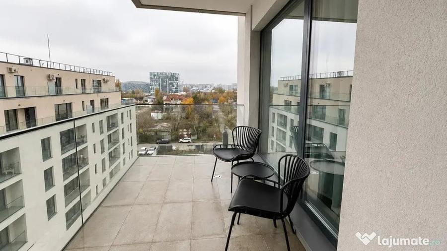 Apartament cu 3 camere semidecomandat în Străulești