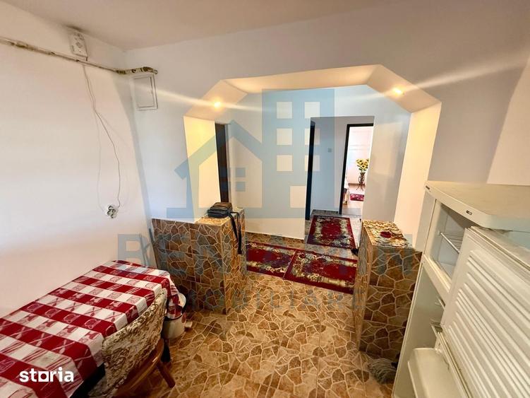 Apartament cu 3 camere decomandat în Craiovița Nouă