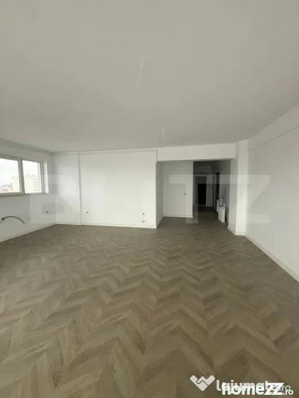 Apartament cu 3 camere decomandat în Micro 6
