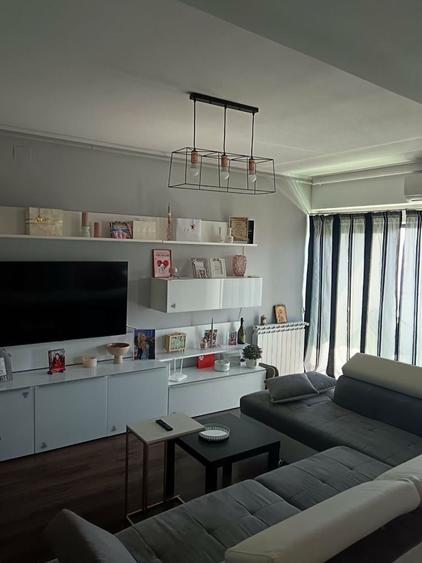 Apartament cu 2 camere decomandat în Peco