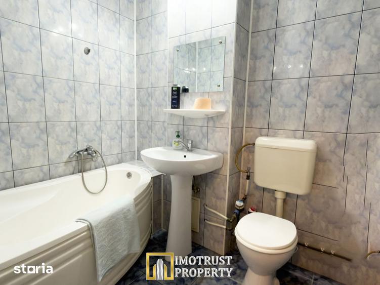 Apartament cu 3 camere, mobilat în Polivalentă