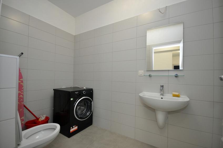 Apartament cu 3 camere decomandat în Prelungirea Ghencea