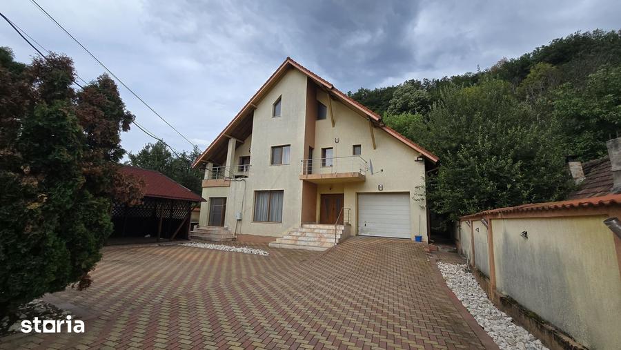 Casă cu 5 camere cu Teren 1200 Mp în Suseni