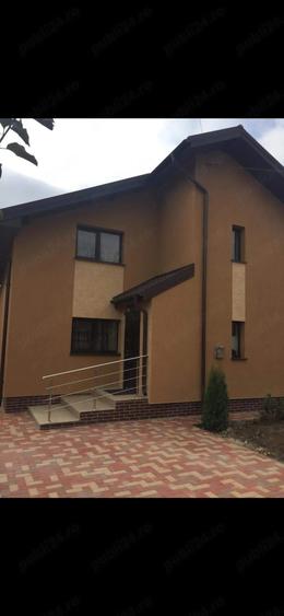 Casă cu Teren 300 Mp în Roșu