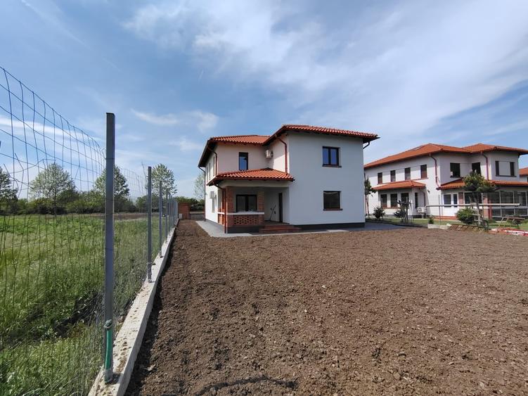 Casă individuală cu 5 camere cu Garaj în Afumați