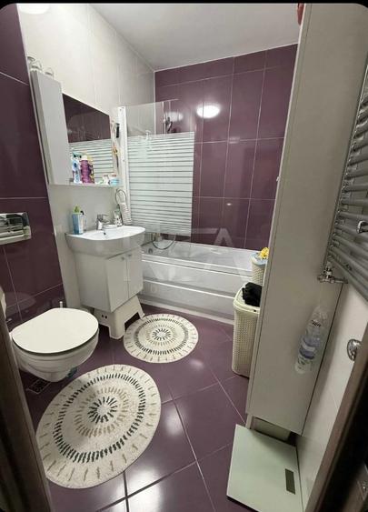 Apartament cu 4 camere semidecomandat, mobilat în Berceni