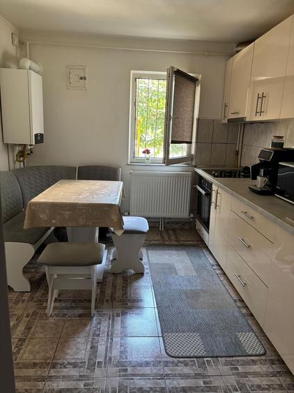 Apartament cu 2 camere semidecomandat, mobilat în Poarta 6
