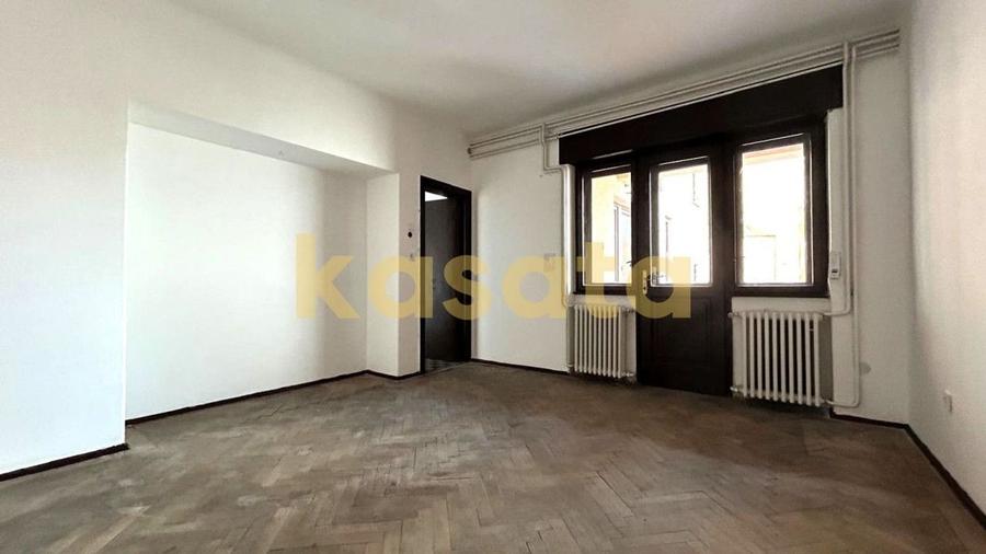 Apartament cu 4 camere circular în Banu Manta