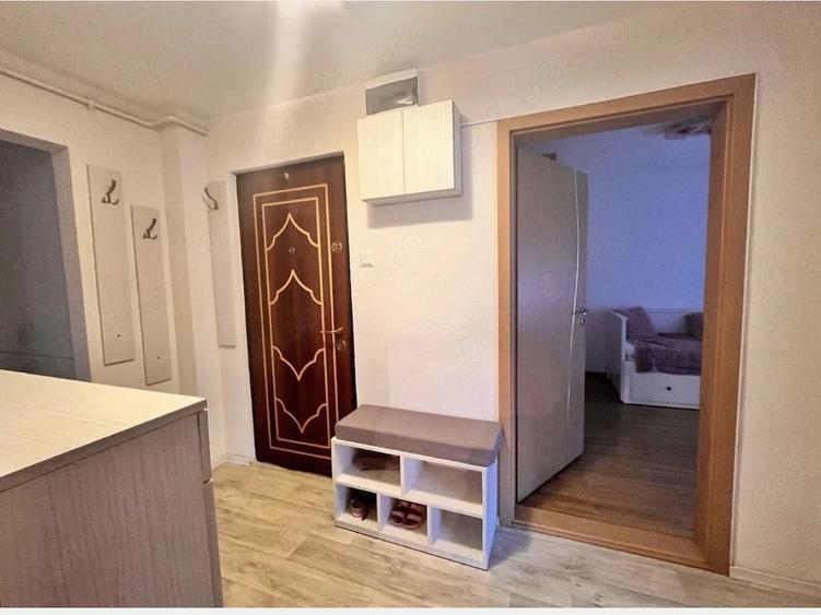 Apartament cu 3 camere decomandat în Lipovei