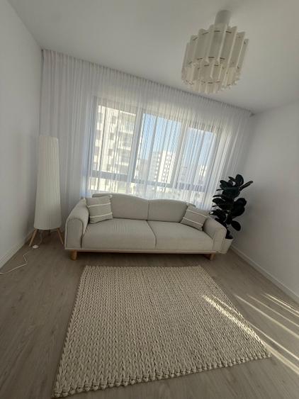 Apartament cu 3 camere decomandat, mobilat în Băneasa