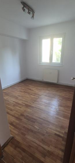 Apartament cu 2 camere semidecomandat în Centrul Civic