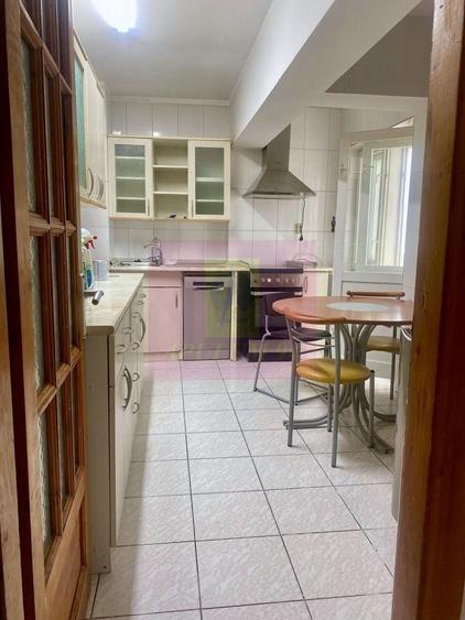Apartament cu 4 camere decomandat, mobilat în Decebal