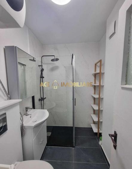 Apartament cu 3 camere semidecomandat, mobilat în Ștefan cel Mare