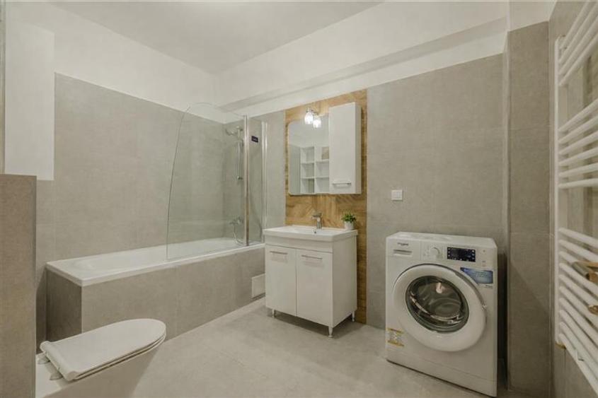 Penthouse cu 2 camere decomandat, mobilat în Tractorul