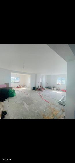 Casă cu 5 camere cu Teren 1111 Mp în Jebel