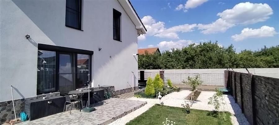 Duplex cu 3 camere cu Teren 300 Mp în Exterior Vest