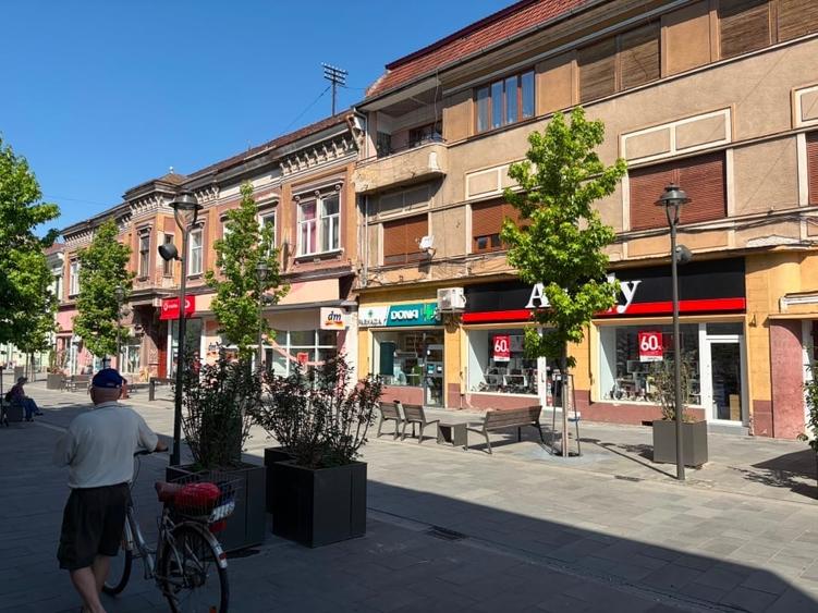 Spațiu comercial, de 330 mp, în Central