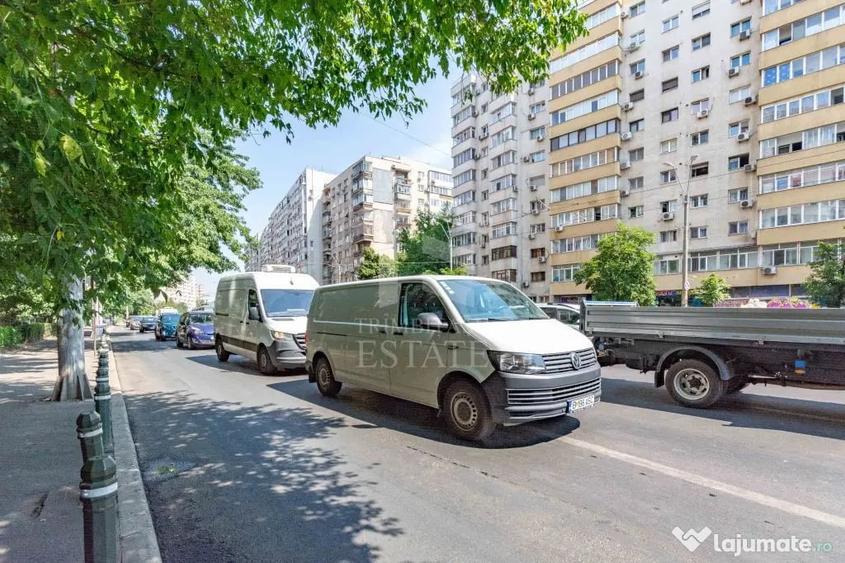 Apartament cu 3 camere semidecomandat în Mihai Bravu