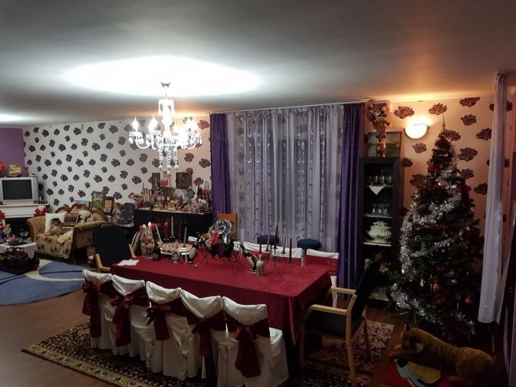 Casă individuală cu 8 camere cu Teren 300 Mp în Bradu