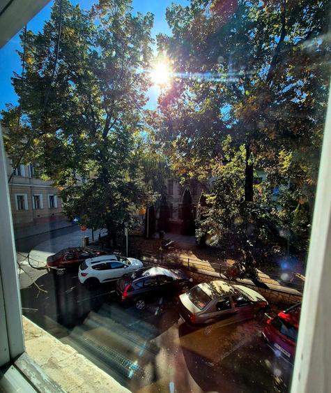 Apartament cu 2 camere semidecomandat în Centrul Istoric