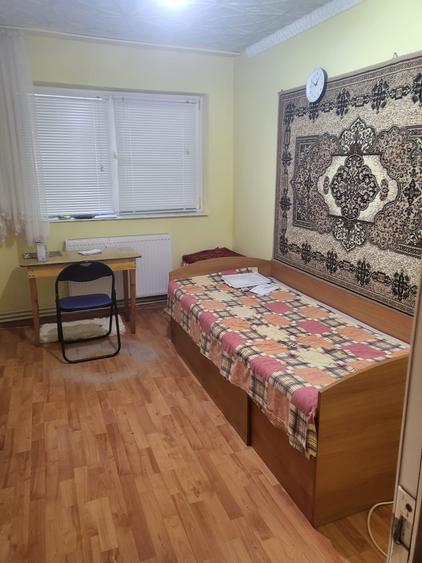 Apartament cu 3 camere decomandat în Sud