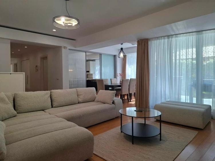 Apartament cu 4 camere decomandat în Central