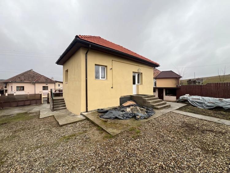Casă individuală cu 4 camere cu Canalizare în Săliștea Nouă