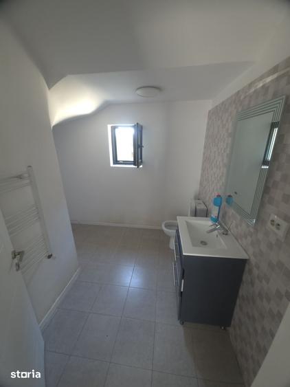 Casă cu 4 camere cu Teren 120 Mp în Central