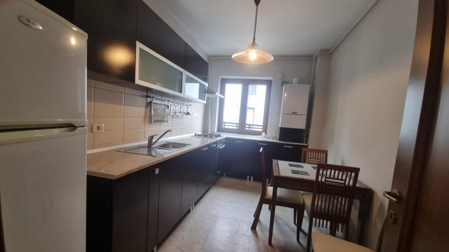 3 camere decomandat, Sisesti, bloc 2010 - 8