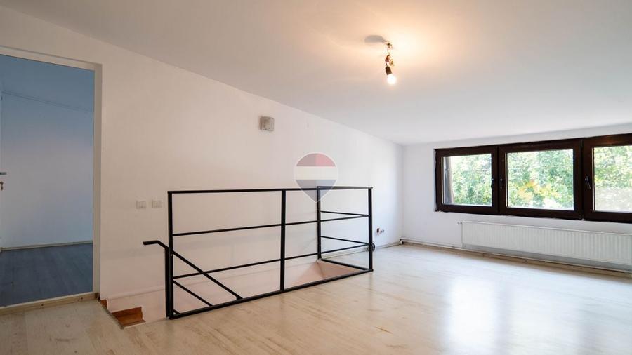 Casă individuală cu 9 camere cu Teren 160 Mp în Chitila