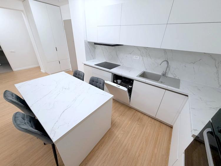 Apartament cu 3 camere semidecomandat în Central
