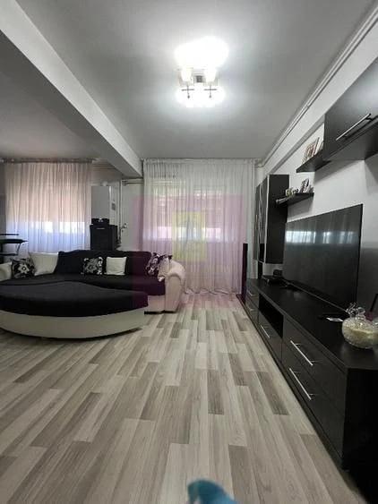 Apartament cu 3 camere decomandat în Colentina