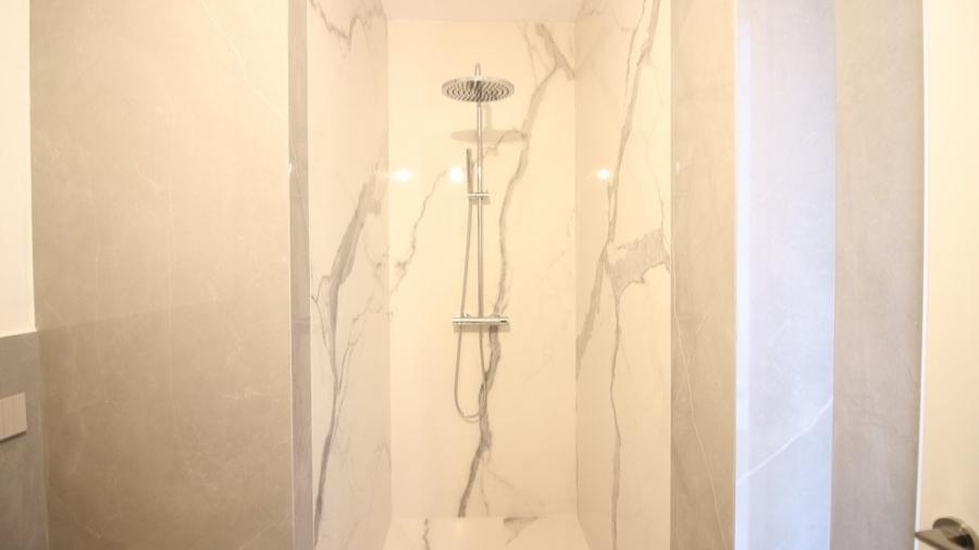 Penthouse cu 4 camere semidecomandat în Băneasa