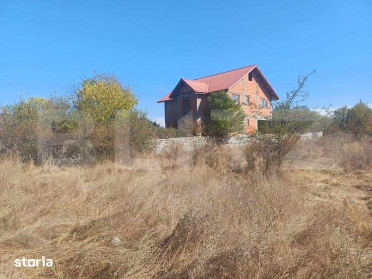 Casă cu 4 camere cu Teren 16000 Mp în Runcu